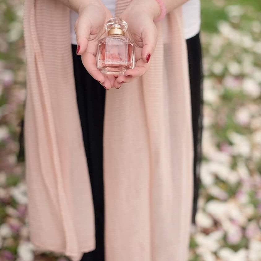 Mon Guerlain Misses Bond